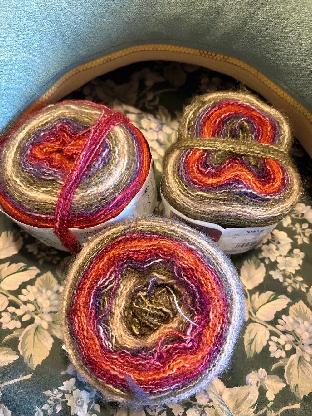 2.6 cakes Shawl in a cake Autumn yarn Lionbrand